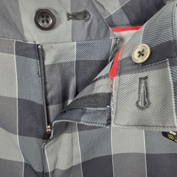 NWT Under Armour Men's Loose Fit Heat Gear Plaid Flat Front Golf Shorts Size 34 - Picture 4 of 11